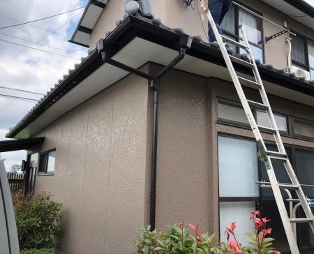 雨漏り調査　瓦屋根の住宅